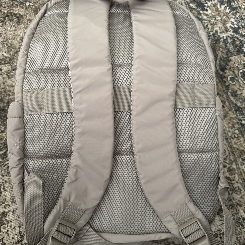 Bagsmart Beige Tan Nylon Quilt Backpack Purse Organizer Laptop Sleeve New NWOT - Picture 3 of 4